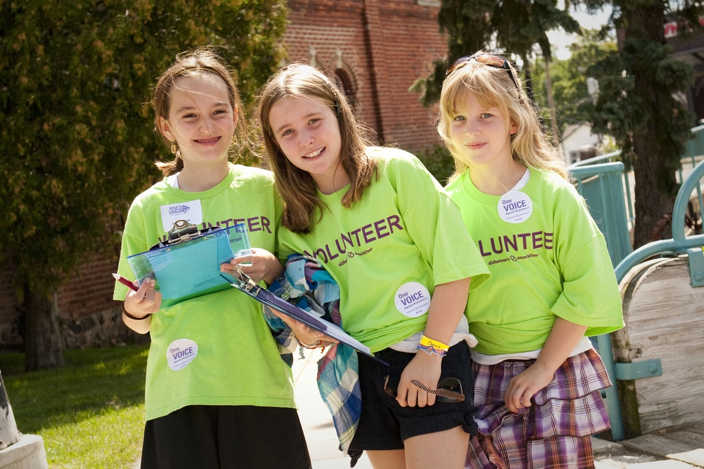 L’insegnamento dell’attività civica incoraggia i giovani al volontariato