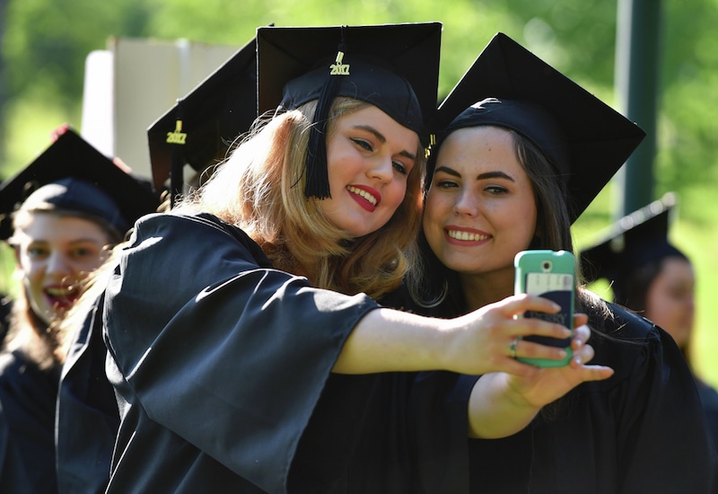 Una genitorialità dura è collegata a un livello di istruzione inferiore all’età di 21 anni