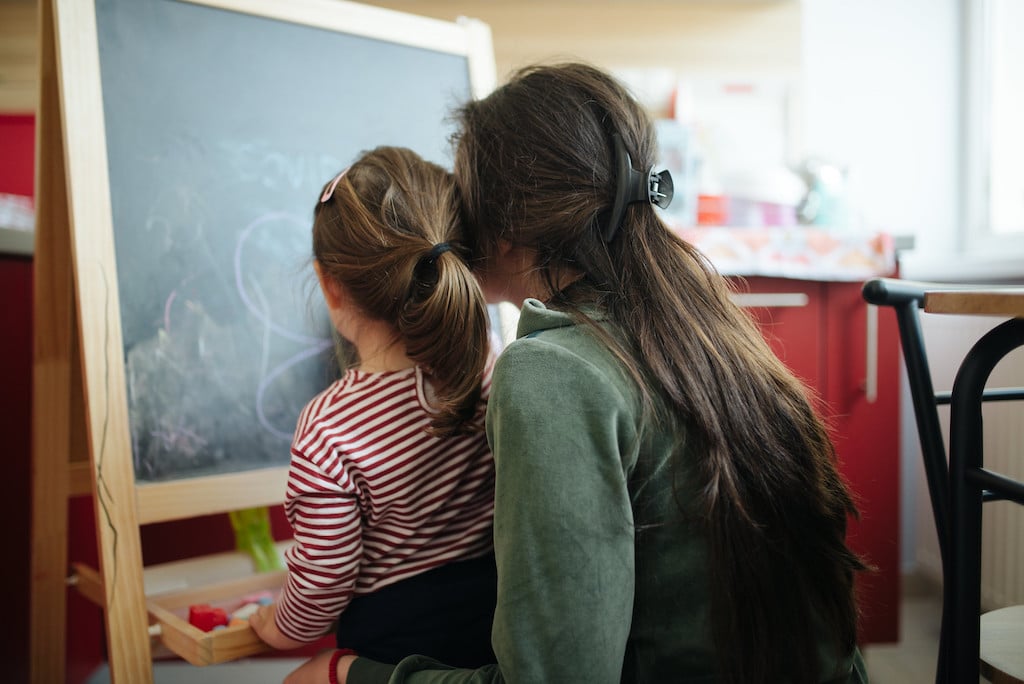 Lo stress dei genitori durante il lockdown influisce sull’apprendimento dei bambini